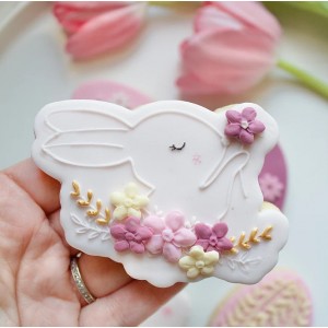 Stampo biscotto + timbro Coniglio che tiene in mano un fiore + tagliabiscotti