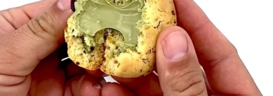 Biscotti di pastafrolla senza glutine ripieni con crema di Pistacchio