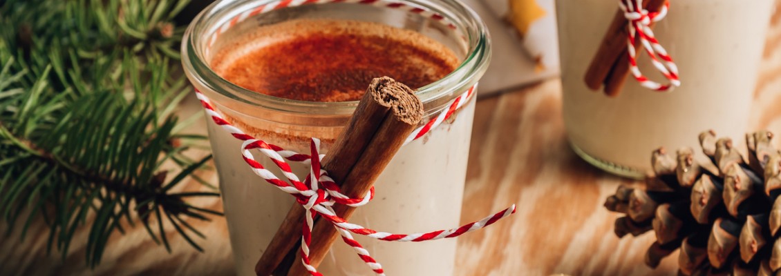 Dolci al cucchiaio per Natale: tiramisù festivo, creme brûlée speziate, panna cotta al profumo di cannella