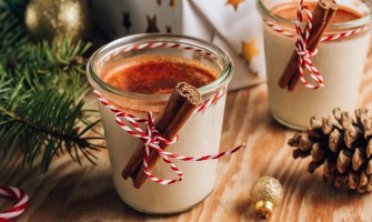 Dolci al cucchiaio per Natale: tiramisù festivo, creme brûlée speziate, panna cotta al profumo di cannella