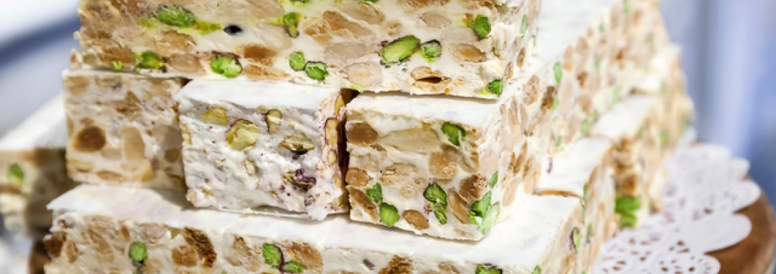 Dal qubbaita al torrone siciliano: evoluzione multietnica di un golosissimo dolce natalizio Dal qubbaita al torrone siciliano: evoluzione multietnica di un golosissimo dolce natalizio