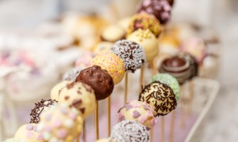 Cake pops, un dolce colorato e creativo