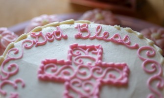 I migliori accessori di cake design e le decorazioni per una comunione a casa