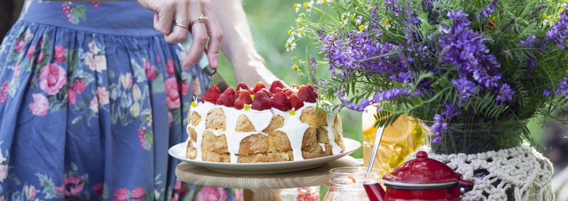 Il tempo lento dei dessert estivi freschi ed eleganti