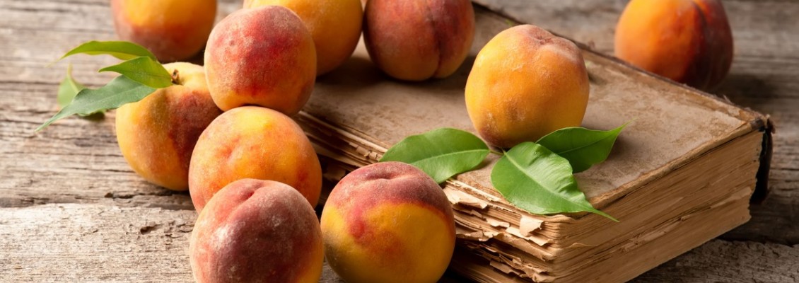 Dolci con pesche: scopri i benefici nascosti di questo frutto