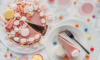 Dolci senza lattosio: eleganza, inclusione e nuovi codici del gusto
