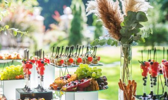 Finger food per festa in giardino con ricette estive e consigli furbi