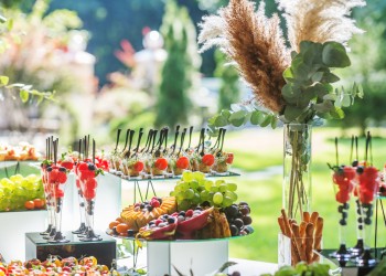 Finger food per festa in giardino con ricette estive e consigli furbi