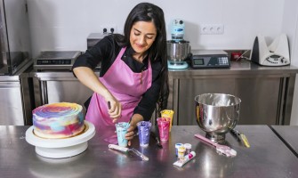 La glassa per dolci perfetta: trucchi per coperture impeccabili