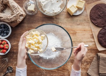Quale grasso usare nei dolci? Guida pratica tra olio d’oliva, girasole, mais e burro