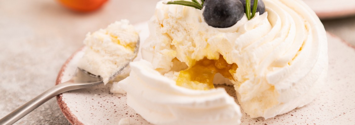 Pavlova e meringhe di maggio: come ottenere dolci leggeri, asciutti e scenografici Pavlova e meringhe di maggio: come ottenere dolci leggeri, asciutti e scenografici