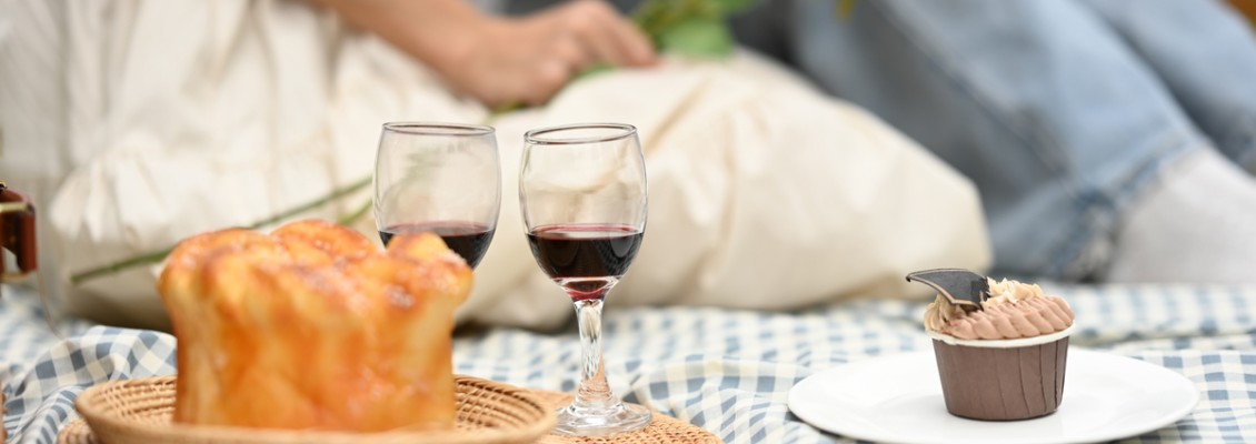 Piccola pasticceria da picnic: idee eleganti da portare all’aperto