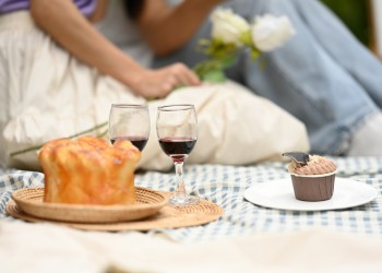 Piccola pasticceria da picnic: idee eleganti da portare all’aperto